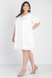 Plus White Bow Detail Short Sleeve V-neck Mini Dress (Plus Size)